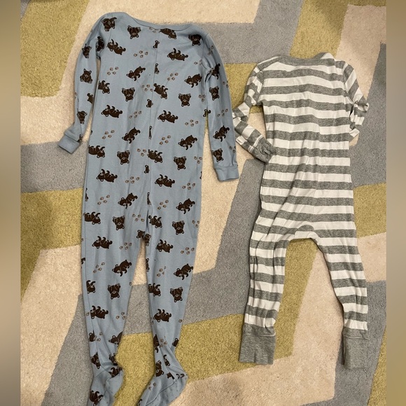 Pair of onesie jammies - Picture 6 of 10